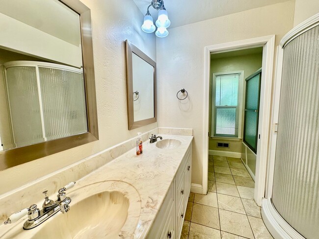 Building Photo - Single Story Home with Sparkling Pool, Large Spacious Lot with Top Schools! Monte Sereno/Los Gato...