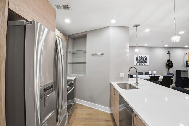 Building Photo - Boutique Condo Near Shaw Metro & Bloomingdale