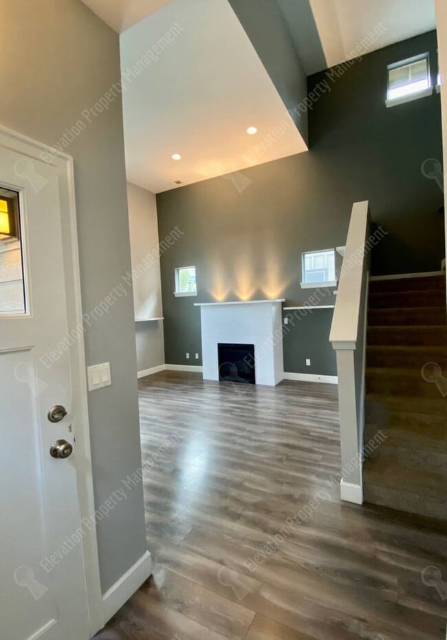 Building Photo - 3-BR Craftsman home in NE Bend- Boyd Acres