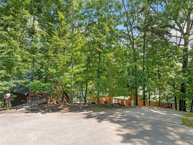 Building Photo - 5281 Laurel Ln