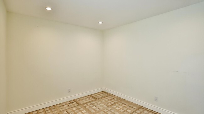 Building Photo - Spacious Home in Garden Grove for Lease