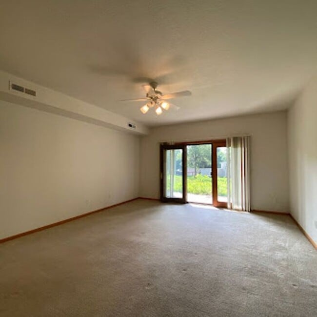 Building Photo - $1550 | 3 Bedroom, 2 Bathroom House | PET ...