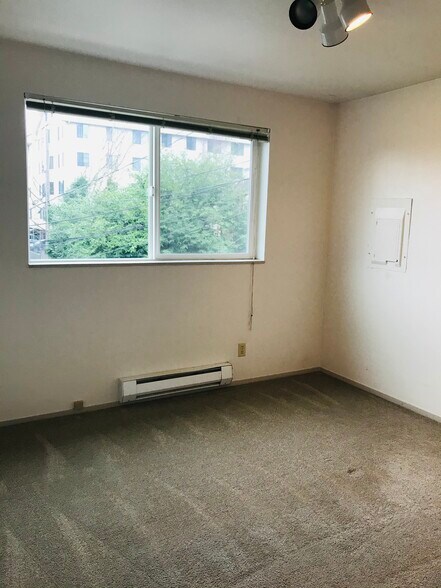 Building Photo - 1015 E Jefferson St