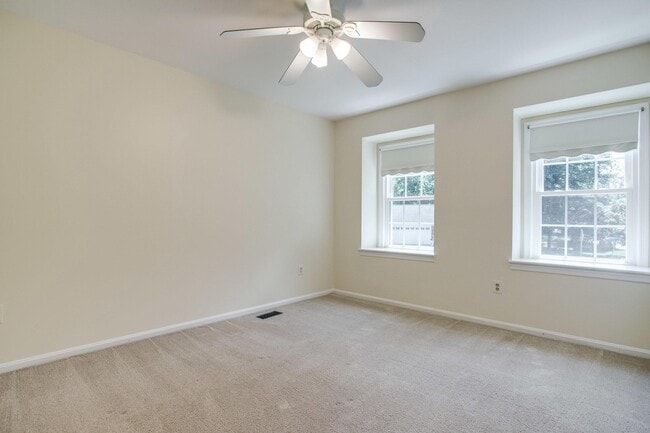 Building Photo - 1646 Montmorency Dr