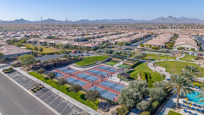 Building Photo - 180 Degrees of Golf Views