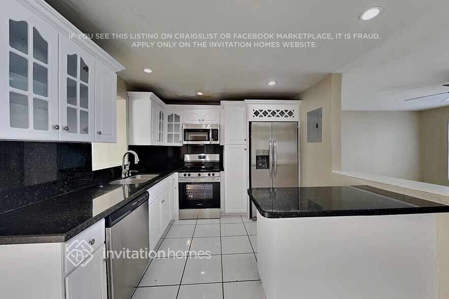 Building Photo - 2401 Jamaica Dr