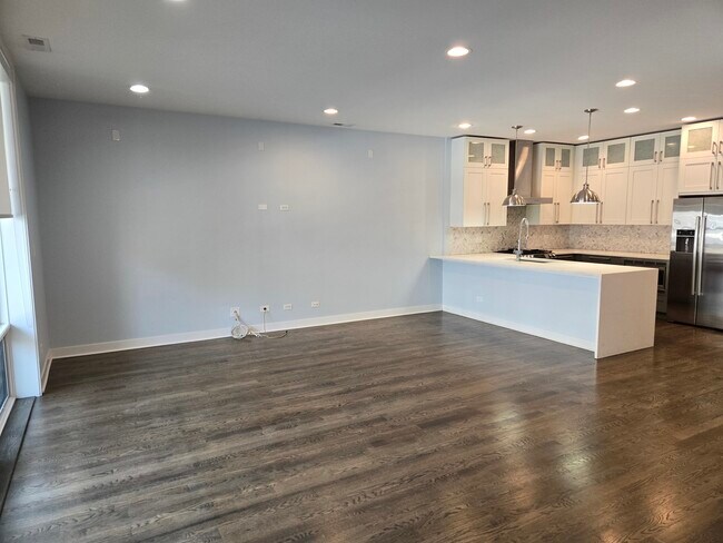 Building Photo - 2744 N Lincoln Ave