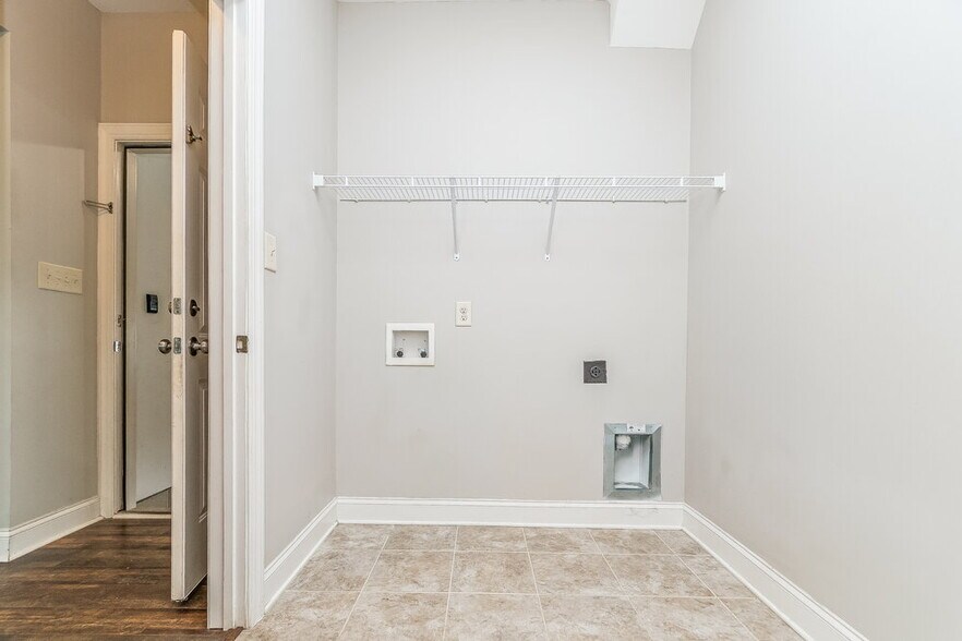 Building Photo - 837 Airedale Trail