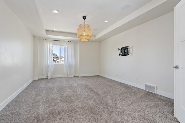 Building Photo - 414 E 8800 S