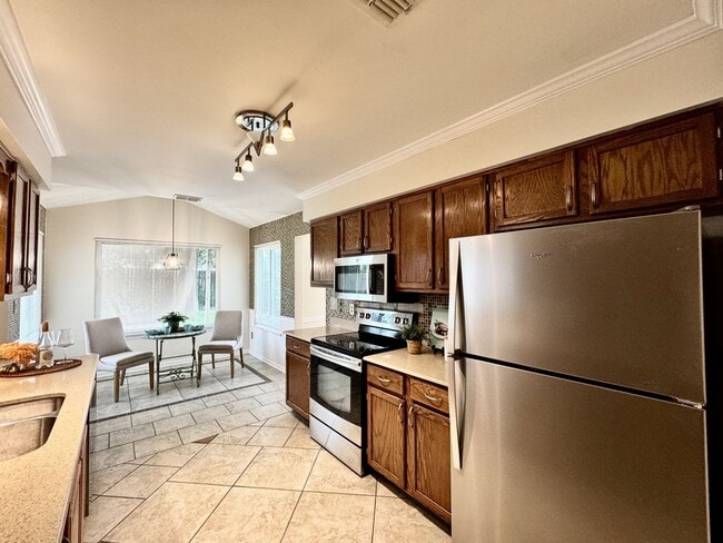 Building Photo - 4-Bedroom Home in Rock Creek Available NOW...