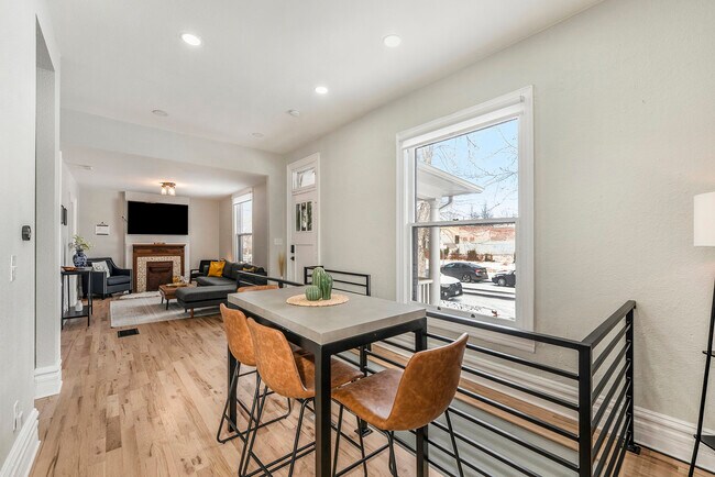 Building Photo - 832 26th St