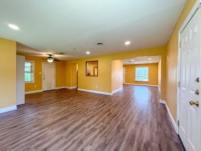 Building Photo - Available NOW!!!! This charming 1 story, 2...