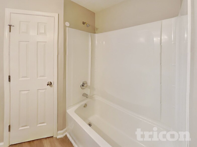 Building Photo - 9021 Macbeth Dr