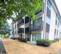 Building Photo - 2 bedroom in Seattle WA 98116