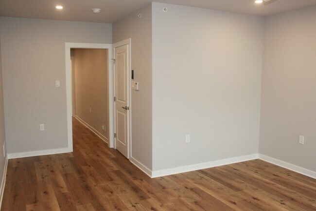 Building Photo - 409 Budd St