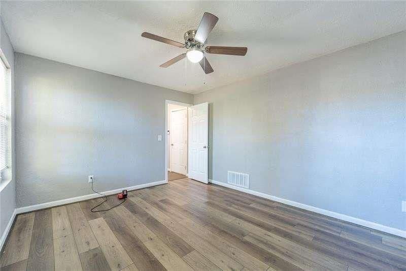 Building Photo - 2716 Lake Park Ridge W