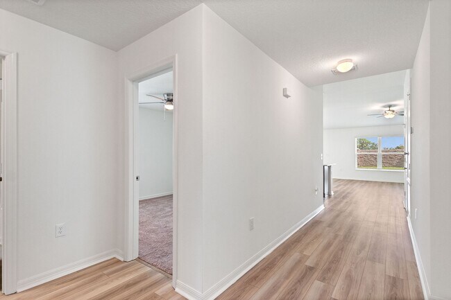Building Photo - Beautiful Newer Build! Pet-Friendly 4-Bedr...