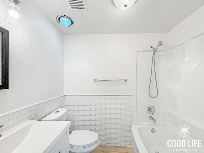 Building Photo - N Citrus Ave