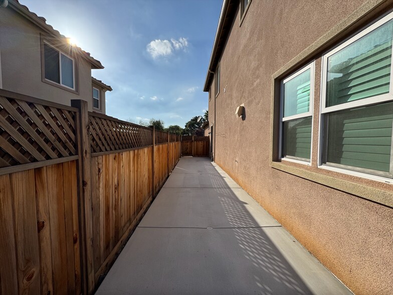 Backyard - 2020 Brentwood Pl