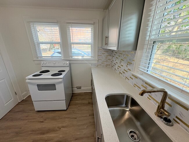 Building Photo - 104 Freeze Ave NW