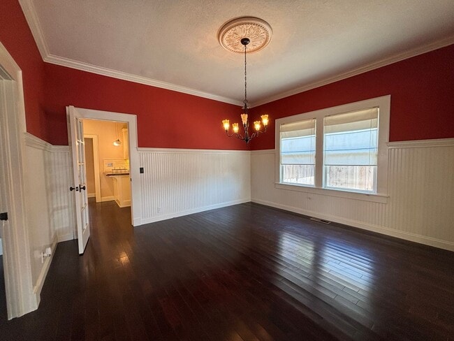 Building Photo - Historic Charm, Modern Comfort | 4BR +Bonu...