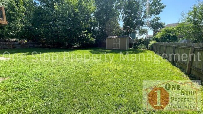 Building Photo - Stunning 3 Bedroom 2.5 Bathroom in Raymore!