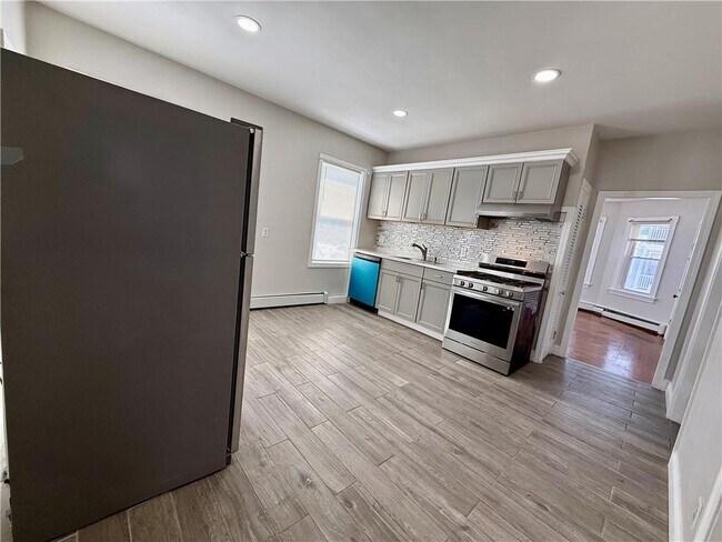 Building Photo - 1-59 Robin St