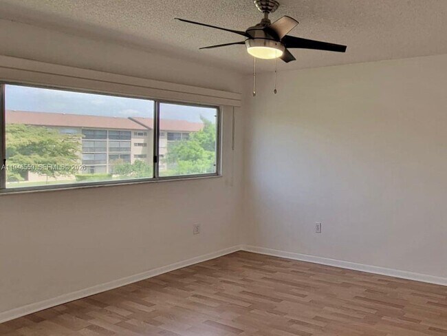 Building Photo - 12651 SW 16th Ct