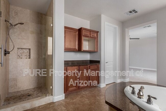 Building Photo - 3311 S Sunland Dr