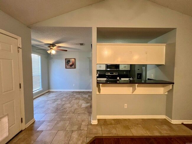 Building Photo - 16 Tacoma Dr