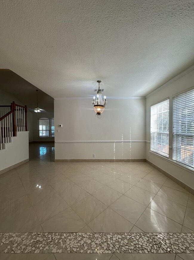 Building Photo - 12360 Hart Crest