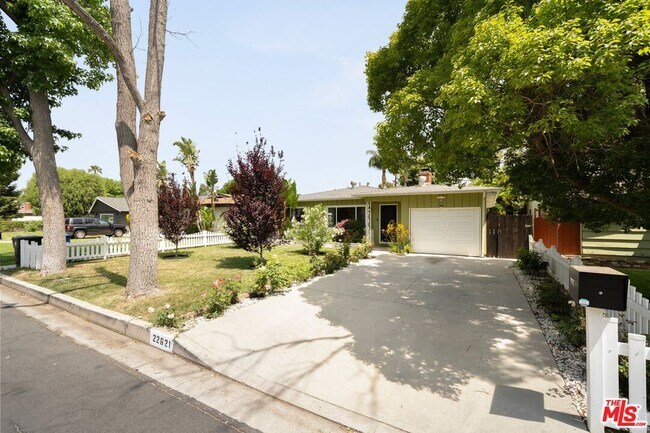 Building Photo - 22621 Dolorosa St