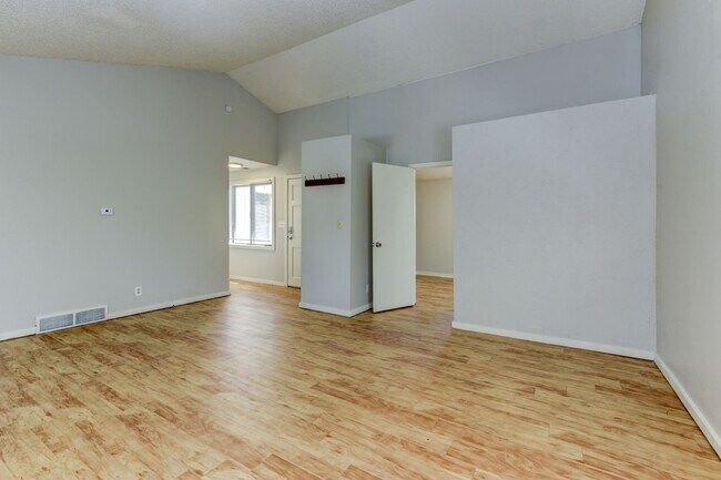 Building Photo - 840 North St