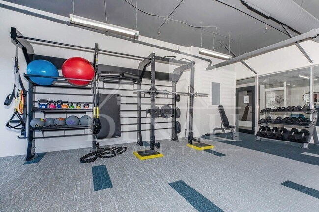 Building Photo - 425 W Paseo Redondo