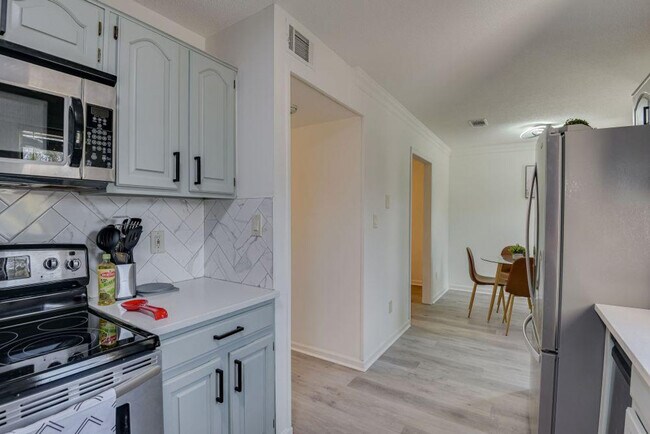 Building Photo - 110 Riverbend Dr