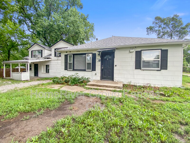 Building Photo - 1123 S Haden St