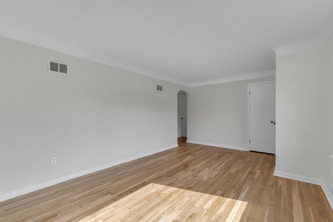 Building Photo - 14521 Trenton Rd