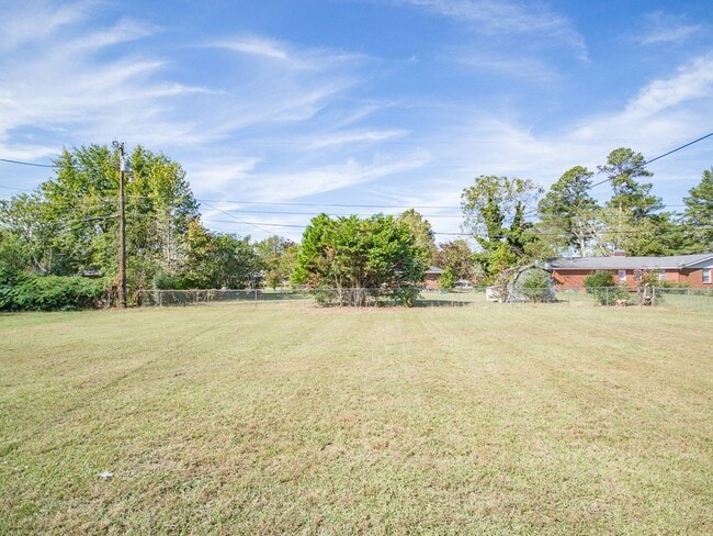 Building Photo - Great Location in Athens City
