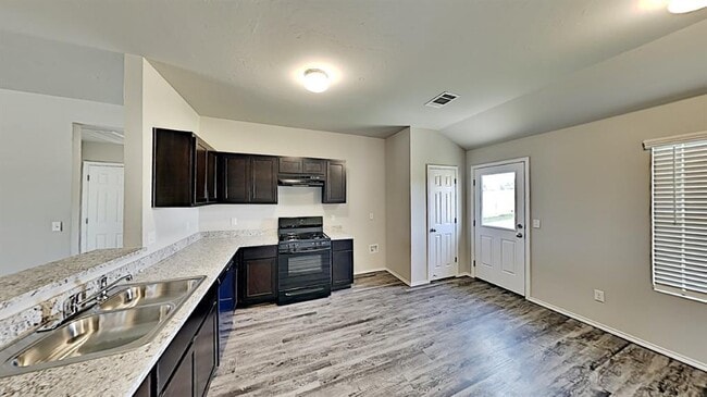 Building Photo - 309 Blue Dr