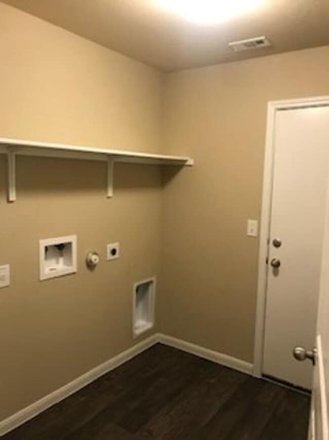 Building Photo - Great 4 Bedroom home with Open floor plan