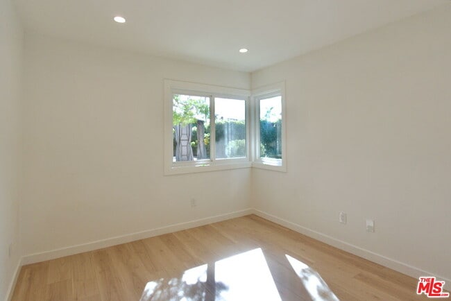 Building Photo - 24621 Aquilla Dr