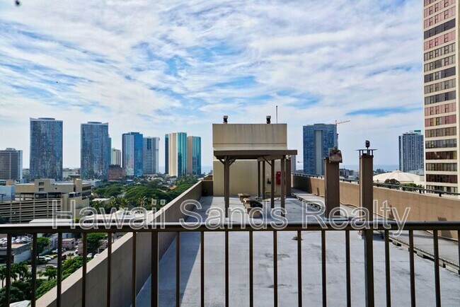 Building Photo - 1040 Kinau St