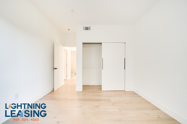 Building Photo - 8811-8815 Burton Way