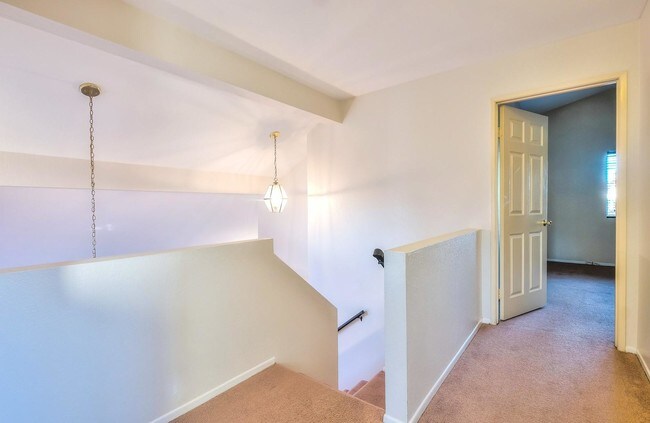 Building Photo - 1627 Windsor Pl
