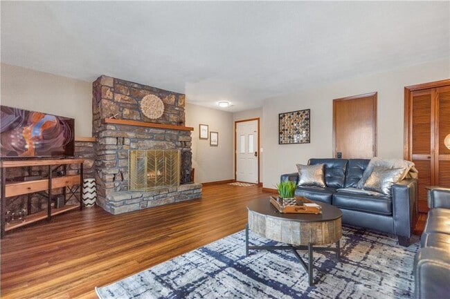 Building Photo - 6 Connie Ln