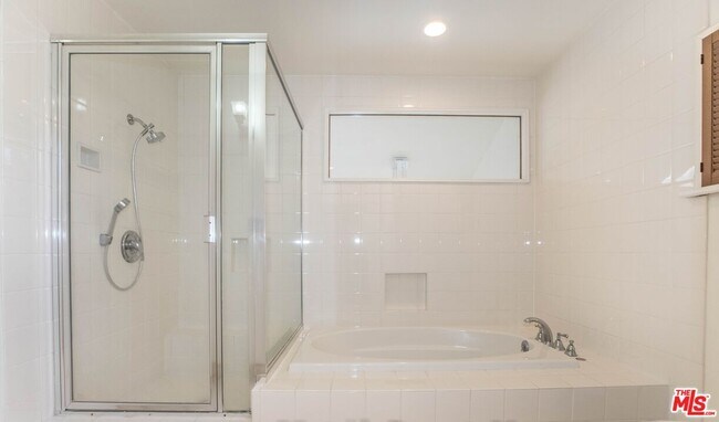 Building Photo - 12694 Montana Ave