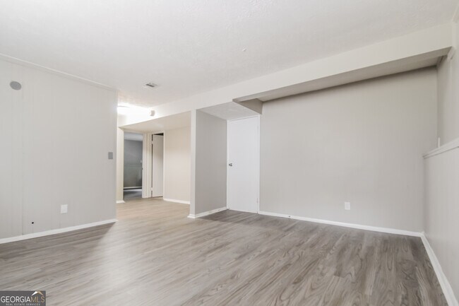 Building Photo - 1379 Robin Hill Dr