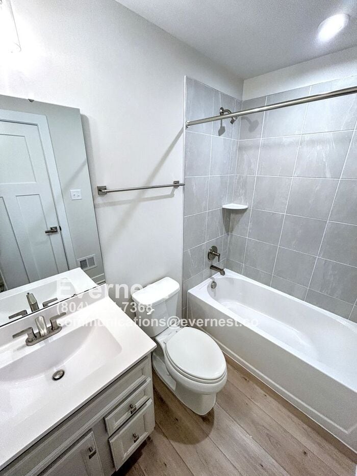 Building Photo - 12112 Calgary Lp