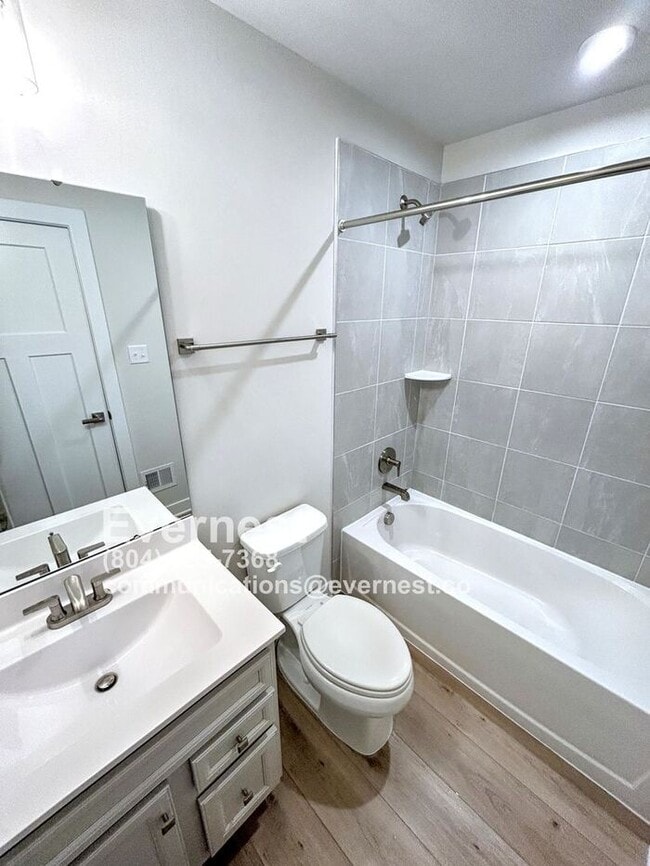 Building Photo - 12112 Calgary Lp