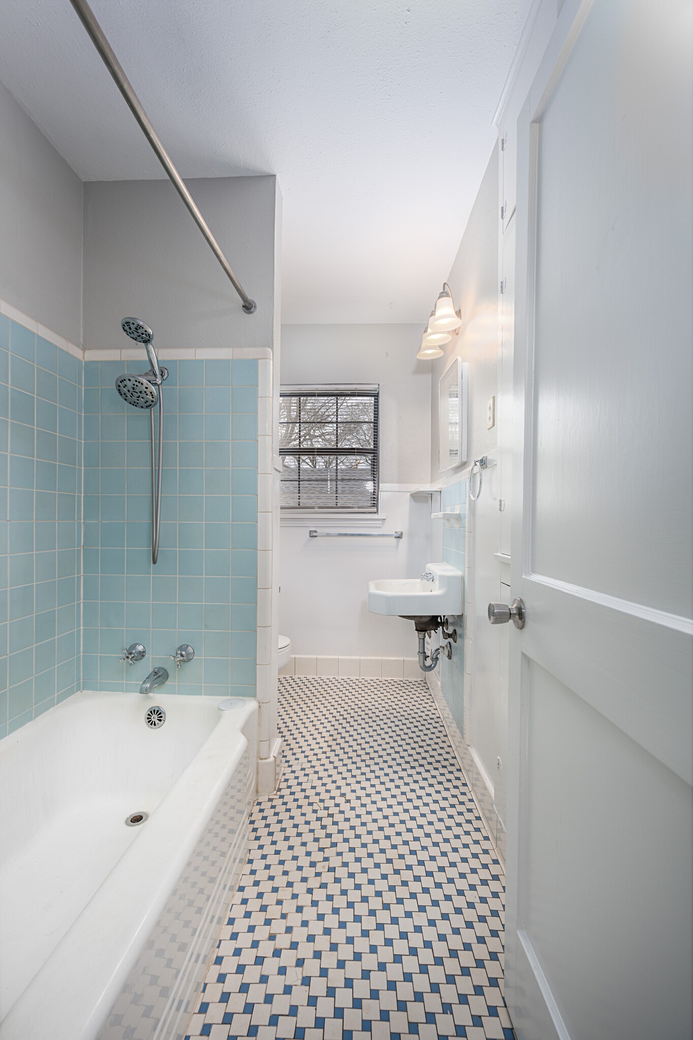 Bath - 422 E 8th St